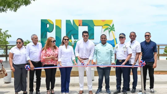 David Collado inaugura parador Fotográfico en Punta Rucia, Puerto Plata