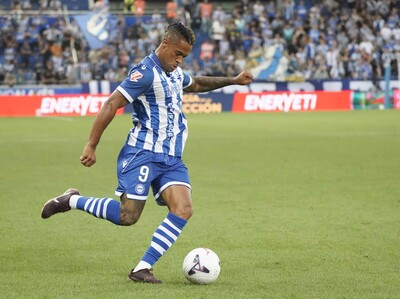 El Alavés de Mariano Díaz asume el liderato provisional de la LaLiga