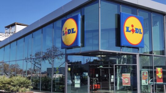 El viernes 4 de septiembre llega a Lidl la solución a la falta de enchufes en patios y terrazas por 15,99 euros