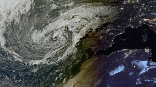 Este fin de semana el Atlántico estaba así: cada vez queda menos para que una tormenta tropical impacte en España