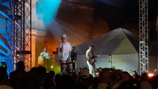 Gabriel Pagán y Aljadaqui ponen música y emoción al cierre de Turizoneando 2026