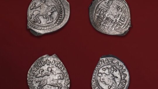 Hace 600 años, alguien escondió más de 2.600 monedas en medio de guerras y peste. Ha desvelado el poder oculto de una ciudad rusa