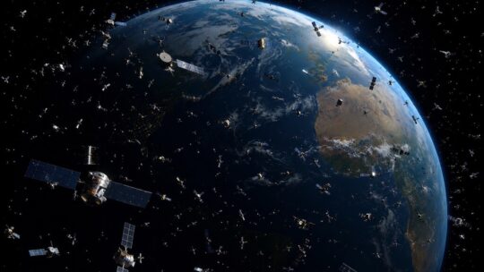 Hay tantos satélites en el espacio que alguien ha encontrado una solución para que no molesten: la pintura más negra del mundo