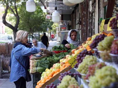 Irán minimiza el desplome del rial ante el “Día D económico”  EE. UU.