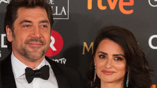 Javier Bardem ha dicho que en su casa uno de los dos siempre está con los niños. La ciencia lleva 60 años discutiendo si eso es bueno