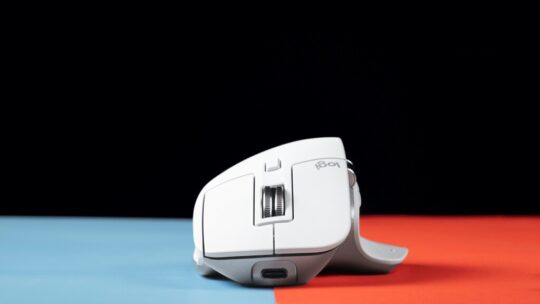 La IA nos ha traído una pequeña revolución: nuestros gadgets son más hackeables y nuestros que nunca