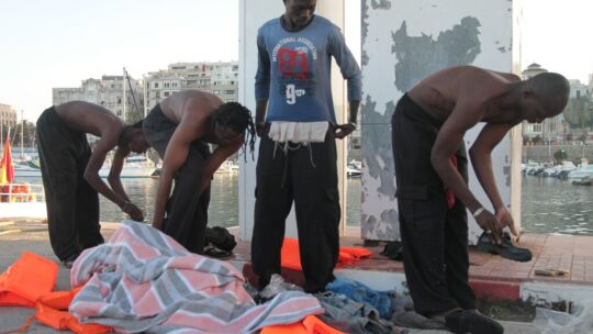 La gran pregunta sin resolver en Ceuta: por qué España no ha devuelto aún a los migrantes varados en la playa