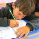 Ni etiquetas a boli ni pósits: la mejor aliada para ordenar el material en la vuelta al cole es una miniimpresora que no necesita tinta