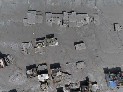 Niños afectados por inundaciones en Nepal y Tíbet
