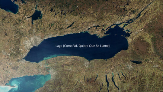 Para EEUU es el lago América. Para Canadá, el lago Ontario. Google Maps ha decidido que ambos tienen razón
