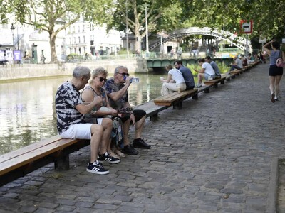 Parques de París se convierten en un "hotel" en la noche más calurosa