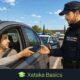 Registrar tu móvil en un control de tráfico: qué pueden hacer la Policía o Guardia Civil y cuándo pueden acceder a tus datos