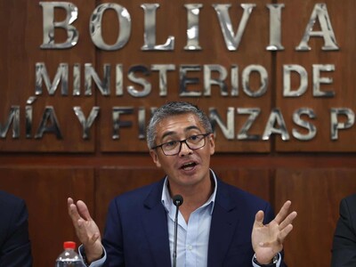 Rodrigo Paz destituye al ministro de Economía  José Gabriel Espinosa