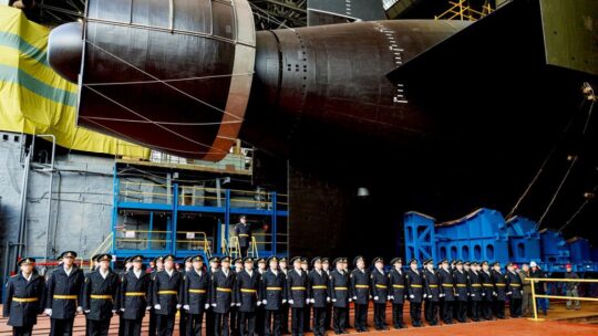 Rusia lleva años agitando el fantasma del torpedo nuclear Poseidón. Ahora ha sacado al mar el submarino capaz de portarlo