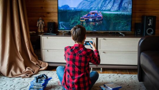 Siempre culpamos a las pantallas de los problemas mentales de los jóvenes. Un nuevo estudio propone que recetemos videojuegos