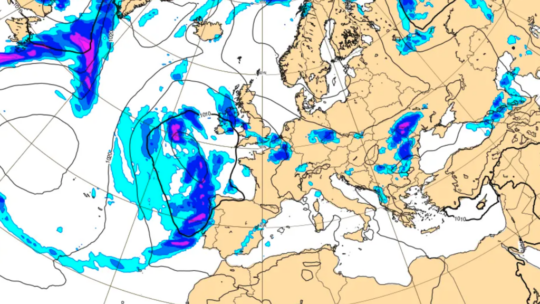 Un frente frío se acerca a toda velocidad al noroeste del país: 12 horas de lluvia intensa, mucho viento, frío y granizo para acabar agosto