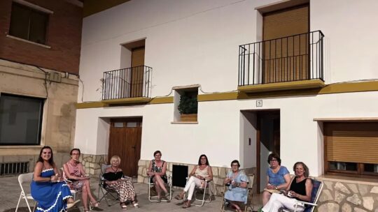 Un pueblo de Zaragoza organizó el plan más sencillo del mundo, "salir a la fresca". Han batido algo más que un récord