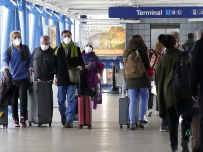 Acceso a zona segura en aeropuertos de EE. UU. para recibir familias