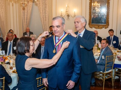Americas Society otorga Gold Insigne a Luis Abinader