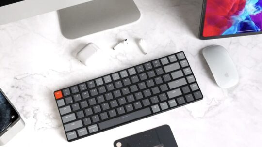 Buscaba un teclado compacto, versátil y sin RGB para trabajar. Compré este Keychron y desde entonces es el que siempre recomiendo