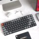 Buscaba un teclado compacto, versátil y sin RGB para trabajar. Compré este Keychron y desde entonces es el que siempre recomiendo