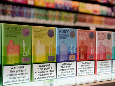 California prohíbe cigarrillos electrónicos desechables