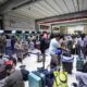 Cierran aeropuertos por erupción volcánica en Indonesia