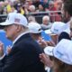 Donald Trump asiste a torneo de golf en último día de viaje a Irlanda