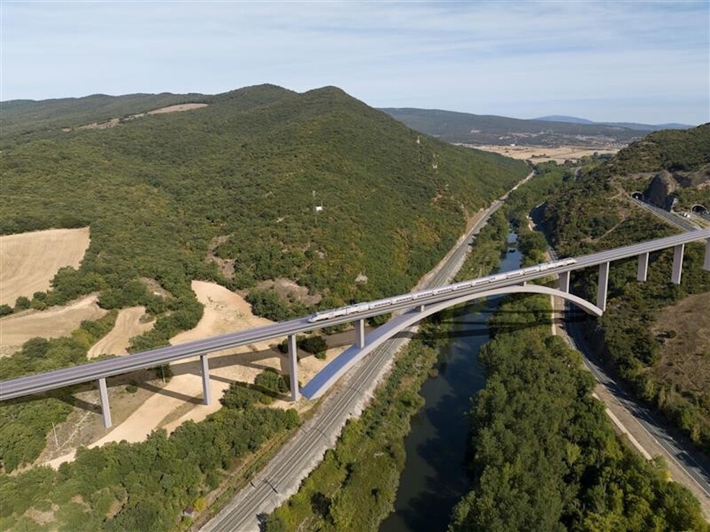 El AVE Burgos-Vitoria enfrente su mayor reto: levantar siete viaductos en siete kilómetros para salvar ríos, carreteras y vías …