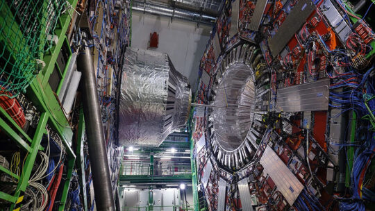 El CERN tenía dos opciones: cambiar de sistema operativo o reemplazar más de mil ordenadores. Eligió la vía más lógica