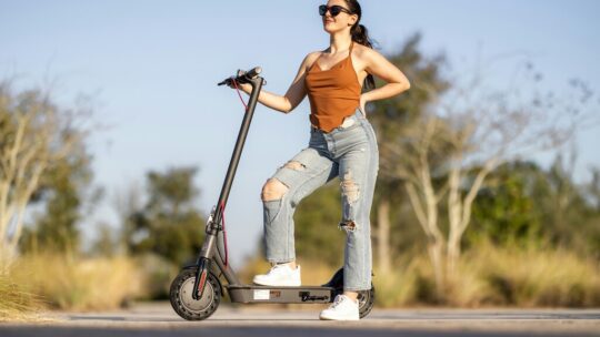 El Gobierno cambia las normas a partir del 1 de octubre: 100 euros de multa a los menores que usen un patinete. La pagan los padres