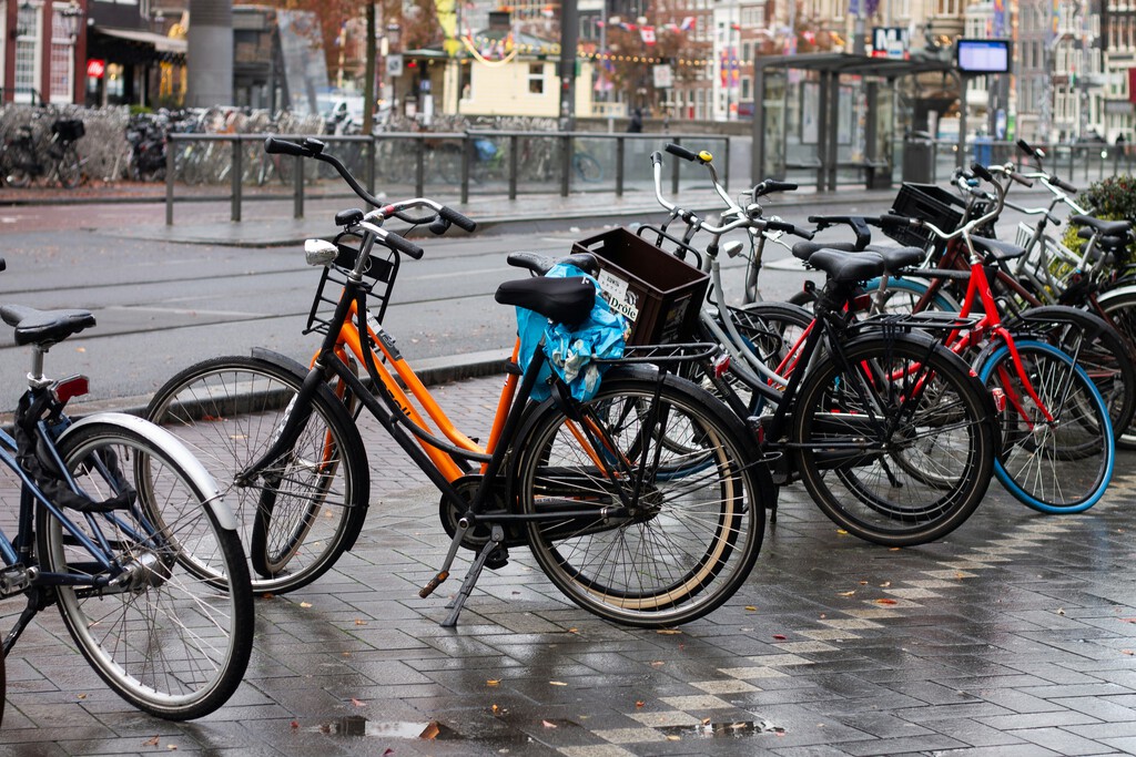 El Gobierno cambia las normas a partir del 1 de octubre: las bicicletas podrán circular en dirección contraria en calles de un …