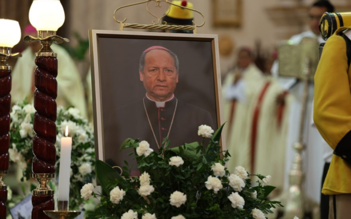El adiós a un pastor cercano y humilde: se celebró en Sucre la Misa exequial de Mons. Centellas