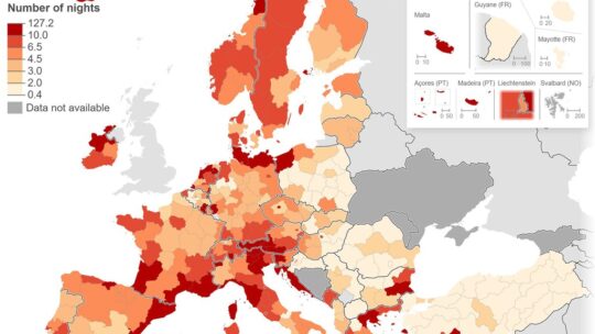 El mapa que destapa la presión del turismo en Europa: el 10% del territorio ya suma más visitantes que residentes