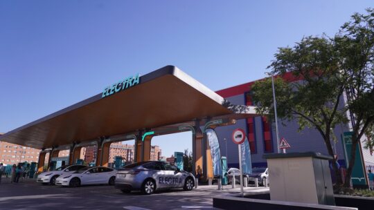 Electra inaugura en Madrid su estación de carga ultrarrápida más potente: 26 cargadores y 600 kW para tener tu coche listo en minutos