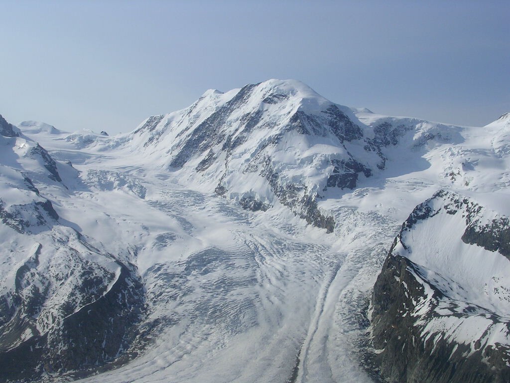 En junio, cuatro estudiantes envolvieron parte de un glaciar con lana de oveja. Acaban de descubrir que frenaron su deshielo a …