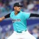 Eury Pérez domina a los Braves y completa su primer juego