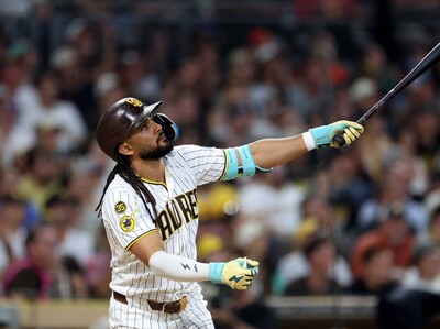 Fernando Tatis Jr. pega sus jonrones 18 y 19