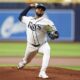 Freddy Peralta sigue intratable con los Rays y domina a Astros
