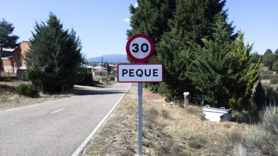 Hace 20 años, un pueblo de Zamora quiso quedarse con el cementerio nuclear de España. Sus vecinos han dicho "no"