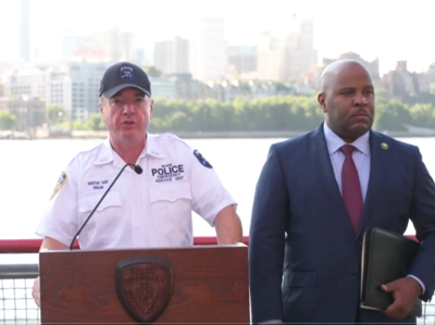 Hombre armado muere baleado por policía en puente de Brooklyn