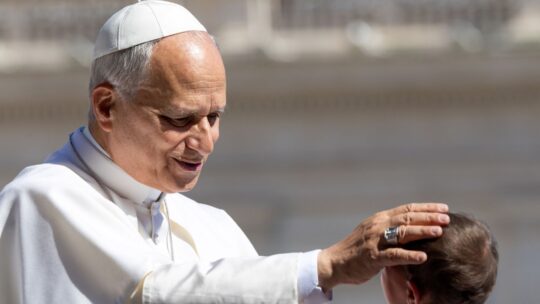 Iglesia en Uruguay alerta sobre venta de entradas falsas para ver al Papa León XIV