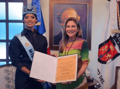 Joheirry Mola Miss Mundo recibe reconocimiento en Santo Domingo