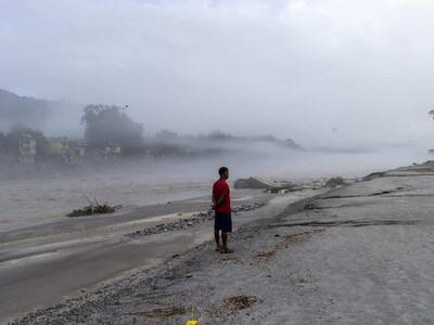 Jornada de duelo 13 días después de riada masiva de Nepal