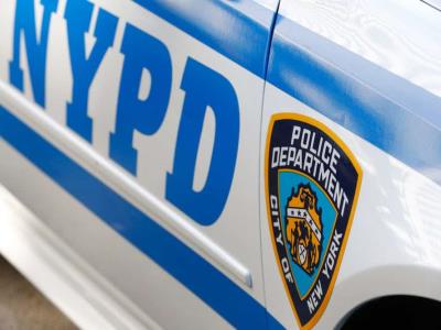 Joven en condición crítica tras accidente en autopista Queens