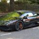 Londres tiene un problema con los Ferrari y Lamborghini extranjeros que aparcan donde les da la gana: el 99% de las multas no se pagan