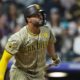 Los Padres aplastan a los Rockies y se acercan a los playoffs