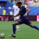 Mbappé convierte un gol Turquía pero se retira lesionado de la rodilla
