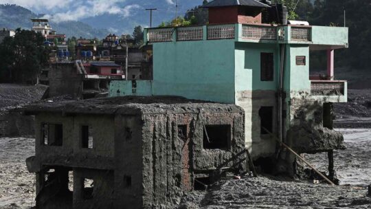 Nepal tiene una nueva atracción en Google Maps. La casa verde que sobrevivió a la riada cuyo secreto está enterrado bajo tierra