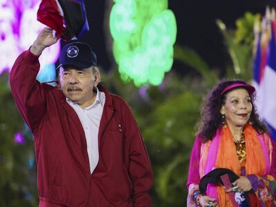 Nicaragua entrega bono económico a estudiantes de secundaria